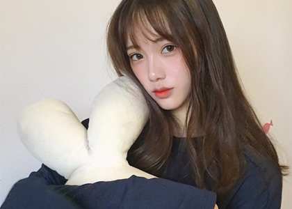 古代形容美女的诗句 隔户杨柳弱袅袅,恰似十五女儿腰