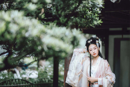 写梅花的爱情诗句 无事不寻梅,得梅归去来