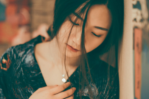 表达爱意的诗句 这些句子都含有深刻的爱意