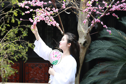 中秋情侣祝福语简短诗句 但愿人长久千里共婵娟