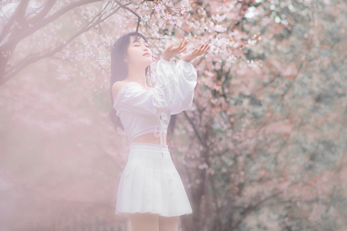 夸女孩子漂亮的土味情话 你是偷偷穿走了月亮的外衣吗