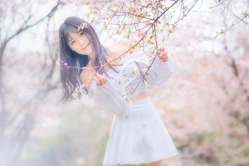 夸女孩子漂亮的土味情话 你是偷偷穿走了月亮的外衣吗